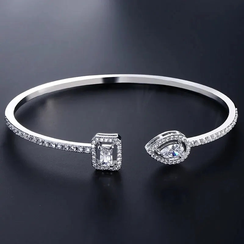 Pulseira Punho Feminina ZAKOL: Cobre, Zircônia Cúbica e Elegância Moderna